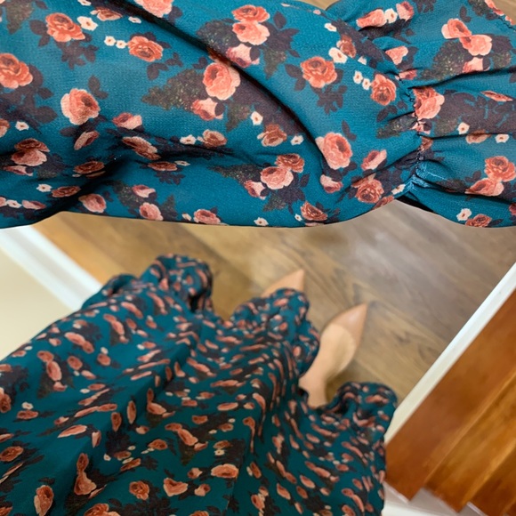 3/$25 Italian long sleeve ruffle dress - Picture 4 of 5